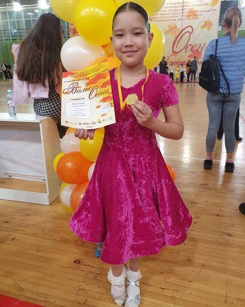 Ученица 3 «Д» класса Урстенбекова Корлан заняла 1 место по спортивно-бальным танцам. Поздравляем🎉🎊🎉🎁
