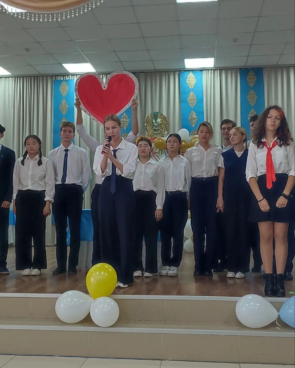 МҮҒАЛІМДЕР КУНІНЕ ҚУТТЫҚТАУ. ПОЗДРАВЛЕНИЕ С "ДНЕМ УЧИТЕЛЯ"