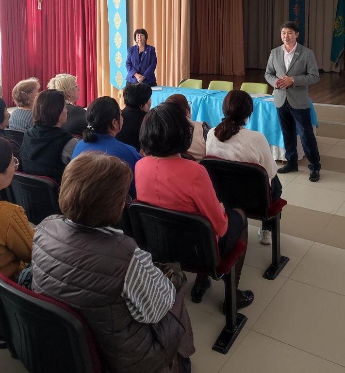 Сегодня в Школе -гимназии#1 прошла встреча с депутатом городского мәслихата Карагуловым Е.С. по обсуждению послания Президента и председателя первичной партийной организации Аманат ОШ#158.