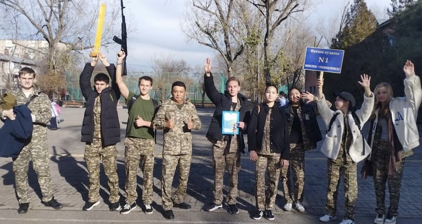 Сегодня ученики 10 класса 1-й школы-гимназии заняли 1 место на региональном этапе военно-спортивных соревнований «Военная эстафета»
