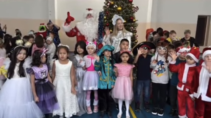 Новогодняя елка для учащихся 1-х, 2-х классов