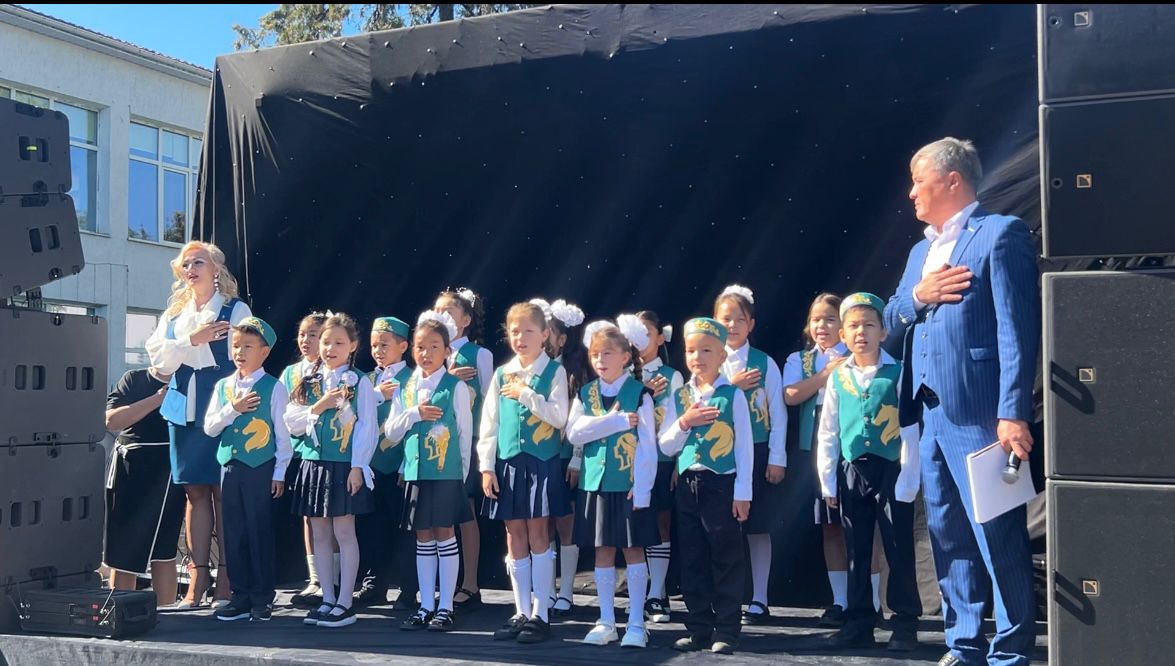 Бүгін №1 мектеп-гимназиясында 1 қыркүйек – Білім күніне арналған салтанатты жиын өтті!/Сегодня в школе-гимназии №1 состоялась торжественная линейка, посвящённая Дню знаний – 1 сентября!