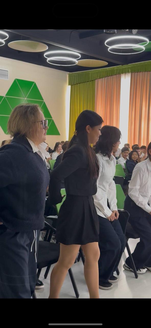 Бүгін №1 мектеп-гимназиясында жаңа Президентті марапаттау рәсімі өтті! 🏅/Сегодня в школе-гимназии №1 состоялась торжественная церемония награждения нового Президента! 🏅